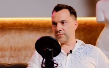 Алексей Арестович впервые назвал причину развода с двумя женами