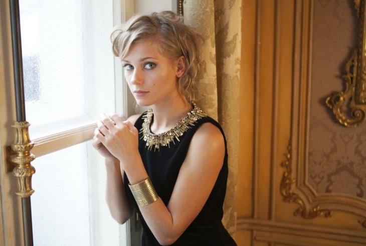 «Очень приятно!»: Асмус в черном лифе вдохновенно станцевала для фанатов (Фото)