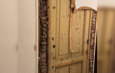 Таємні замуровані двері у старому будинку: що за ними виявили нові власники