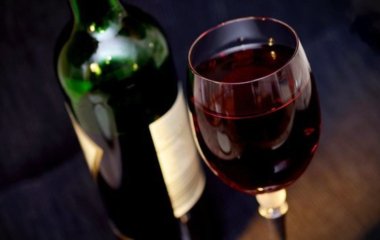 Фахівці виявили, що відбувається з організмом після пляшки вина