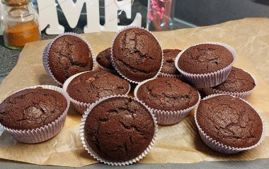 Рецепт шоколадных кексов на кефире за 40 минут - расхватают все