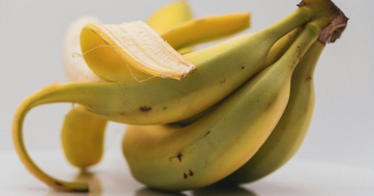 Що трапиться з вашим тілом, якщо з’їсти банан одразу після їжі — дієтологи шоковані результатами