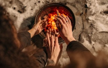 Як зігрітися в квартирі без електрики та опалення: перевірені та безпечні лайфгаки