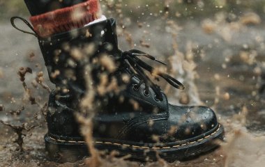 Сіль на черевиках: цей домашній спосіб від майстрів працює на 100%