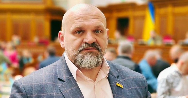 Василь Вірастюк показав ефектні фото молодшої на 11 років коханої і висловився про їхні стосунки