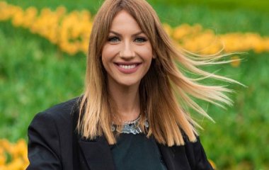 Леся Никитюк в пудровом бикини похвасталась телом в сауне