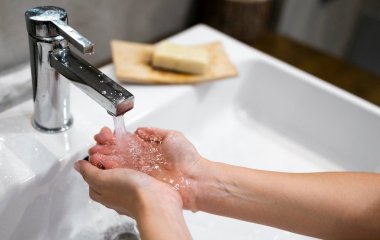 Чим помити крани, щоб виблискували, неначе нові: ефективні методи, про які мало хто знає