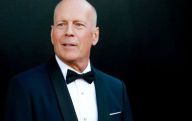 Тяжелобольной Брюс Уиллис выложил фото с внучкой