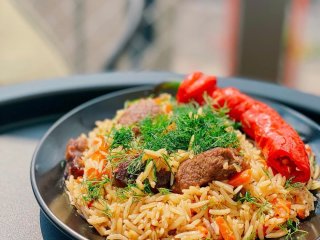 Рецепт дня: смажений рис з овочами та шинкою