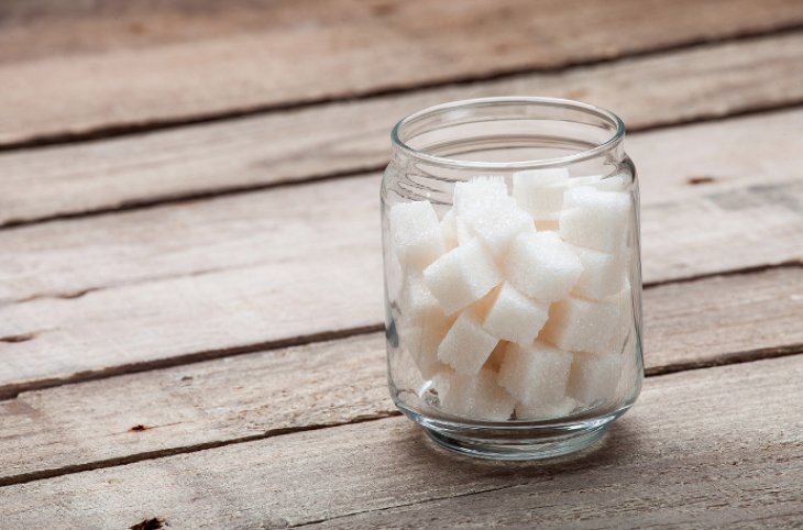 Верный друг или злейший враг: что нужно знать о сахаре и его заменителях