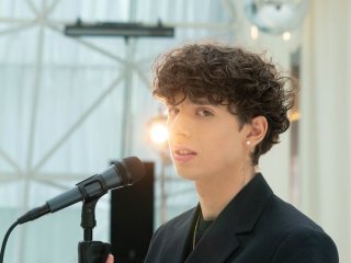 20-річний співак Муаяд розчулив емоційною історією про залежність від почуттів