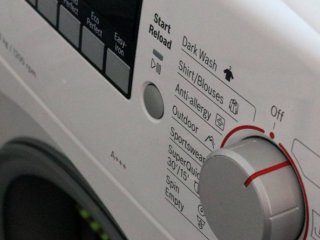 Що означають символи на пральній машині: розшифровка основних піктограм та їхнє значення