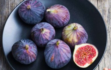 Медики назвали продукты, которые помогают быстро уснуть