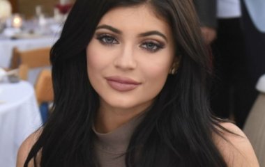 Кайли Дженнер поделилась трогательным снимком дочери