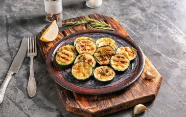 Что приготовить на ужин за 100 грн: тушеные кабачки в соусе для легкого ужина за 15 минут