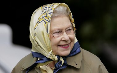 Личный стилист Елизаветы II рассказала о гардеробе королевы