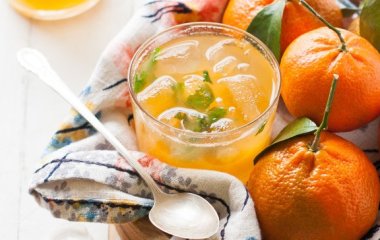 Идеи новогодних коктейлей с мандаринами от ALCOMAG