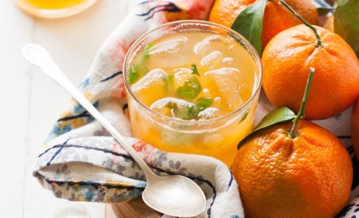 Идеи новогодних коктейлей с мандаринами от ALCOMAG
