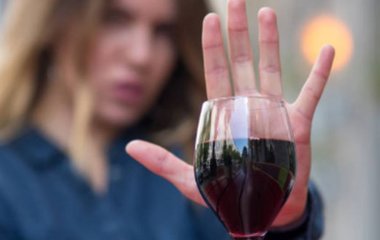 Судинне старіння може бути наслідком раннього вживання алкоголю.
