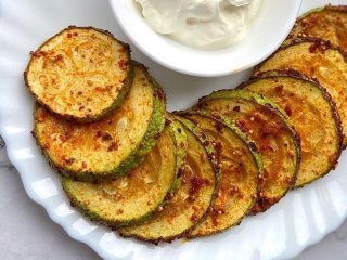 Острые кабачки с чесноком и мятой: необычный рецепт