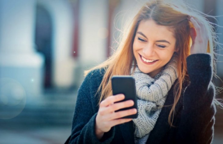 Как развеселить девушку по переписке или  по телефону – выверенные способы