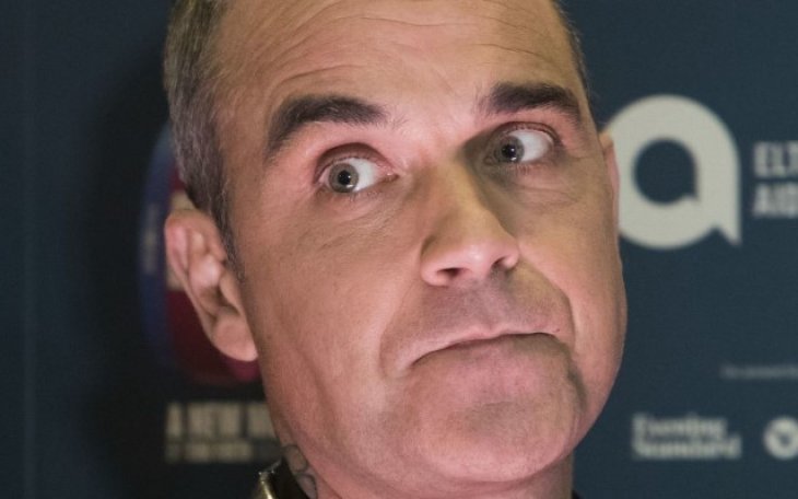 Робби Уильямс прямо во время концерта начал задыхаться