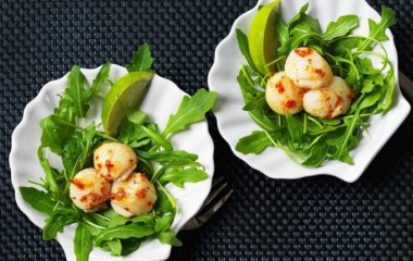 Жареные морские гребешки с перцем Чили