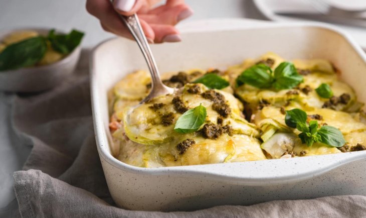 Пальчики оближешь: рецепт полезной лазаньи из кабачков