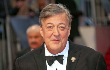 Актер Стивен Фрай рассказал, как в Киеве прятался от российских ракет: 