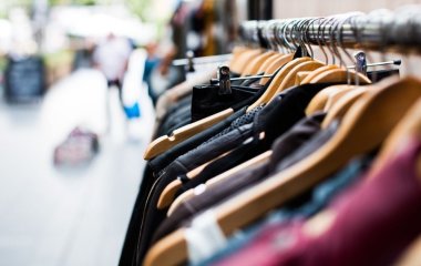 Чоловік купив одяг на секондхенді і розбагатів