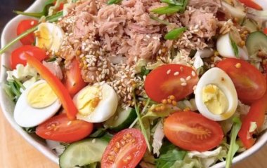Легкий и полезный завтрак: рецепт салата с тунцом за 10 минут