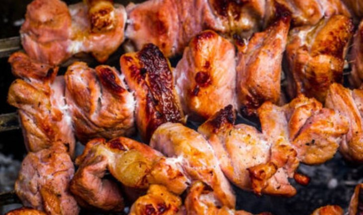 Айран, много лука и специи: 