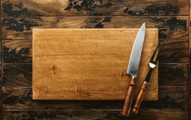 Стара роздільна дошка неприємно пахне: простий трюк — і за 10 хвилин вона виглядає як нова