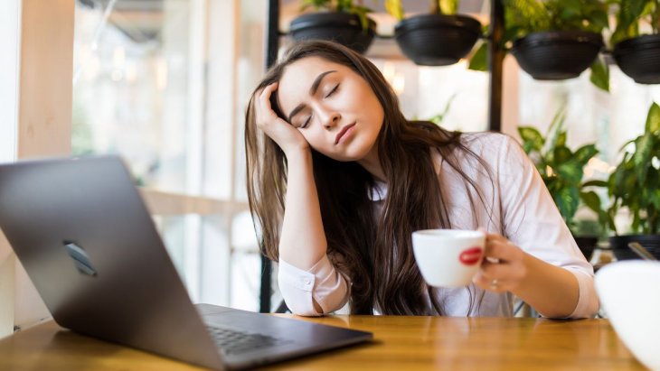 Як визначити дефіцит вітамінів: на нього вкажуть ці симптоми