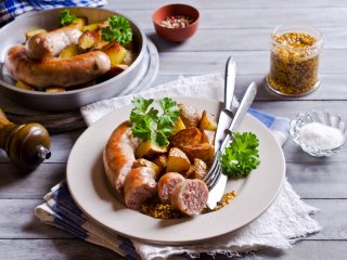 З картоплею та салом: рецепт ковбасок