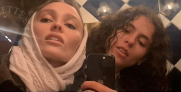 Дочь Джонни Деппа поделилась новым снимком с возлюбленной (фото)