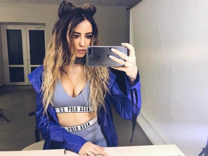 Надя Дорофеева вышла в свет в блузе за 5,5 тысяч гривен