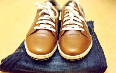 Синие джинсы и стильная обувь: что должен знать каждый мужчина о своем гардеробе