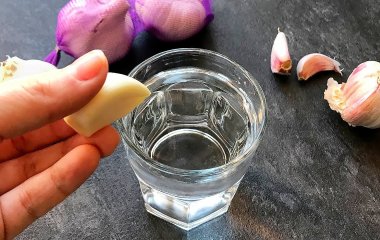 Сильна потяг до часнику може вказувати на наявність паразитів.