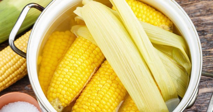 Як за 5 хвилин зварити кукурудзу: три найкращі способи для швидкого приготування