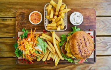Медики назвали допустимы порции любимых «вредных» продуктов