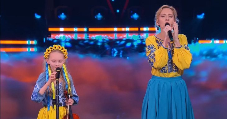 Співачка з України з донькою спричинила фурор на 
