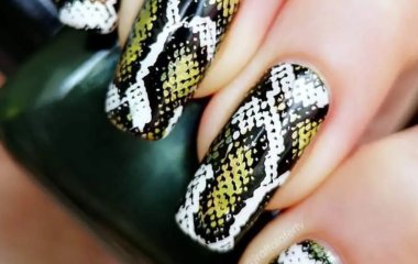 Змеиный маникюр, как у Кайли Дженнер — летняя замена нюда.