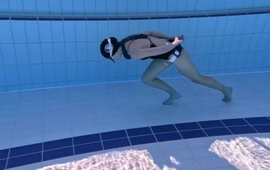 Жінка пройшла 112 метрів під водою на одному диханні – фото