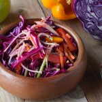 Вкусный салат из капусты на восточный манер – просто и быстро