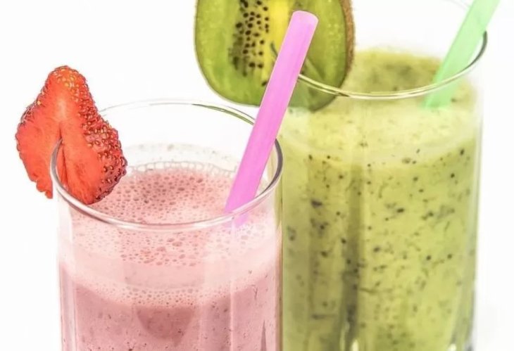 Худеем вкусно: жиросжигающий кефирный коктейль с разными добавками