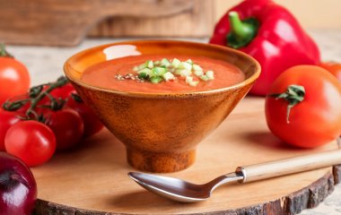 Легкое и низкокалорийное блюдо: рецепт томатного супа с сальсой