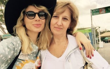 Мать Светланы Лободы сфотографировалась в бикини
