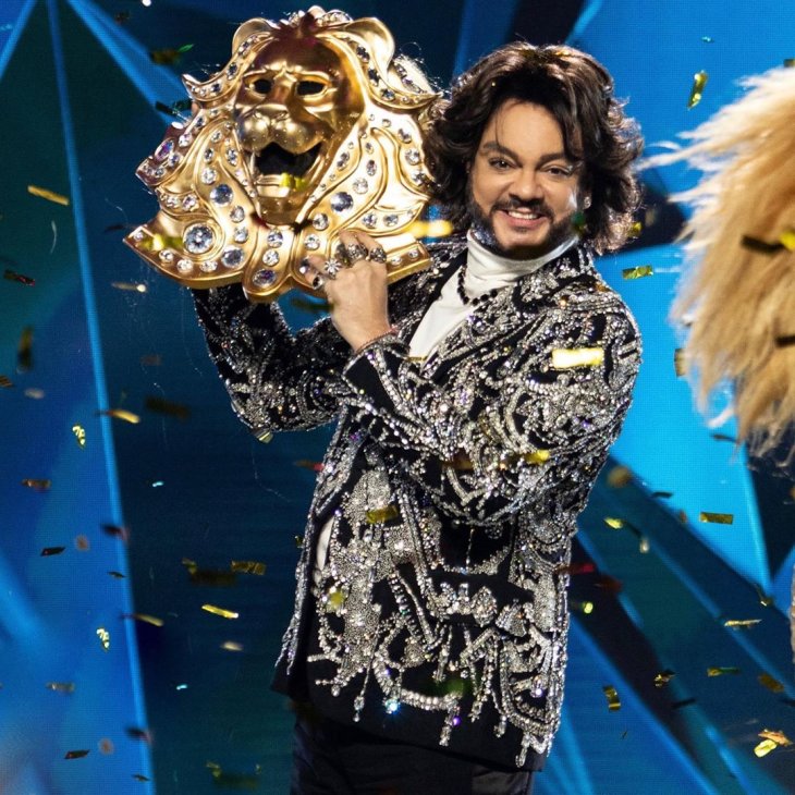 Шлепал по ягодицам: разгоряченного Киркорова засняли во время нежностей с куколкой