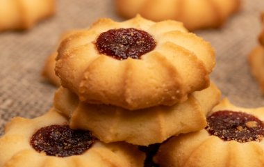 Готовим очень вкусненькое печенье с кремом и джемом